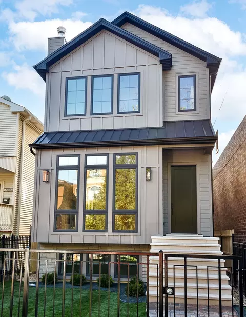 1907 W Wolfram St, Chicago, IL 60657