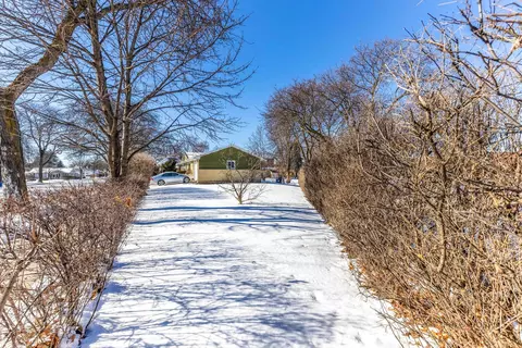 Exterior - 908 E Central Rd, Mount Prospect, IL 60056 photo 5 of 6