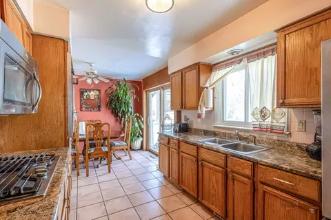 Kitchen - 908 E Central Rd, Mount Prospect, IL 60056 photo 4 of 5
