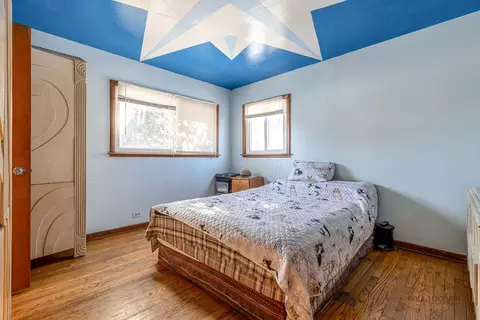 Bedroom - 908 E Central Rd, Mount Prospect, IL 60056 photo 1 of 3
