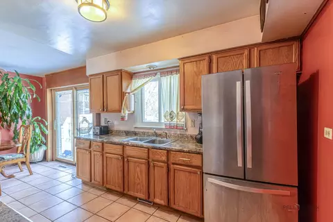 Kitchen - 908 E Central Rd, Mount Prospect, IL 60056 photo 5 of 5