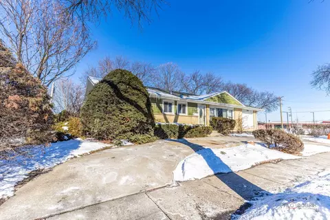 Exterior - 908 E Central Rd, Mount Prospect, IL 60056 photo 2 of 6