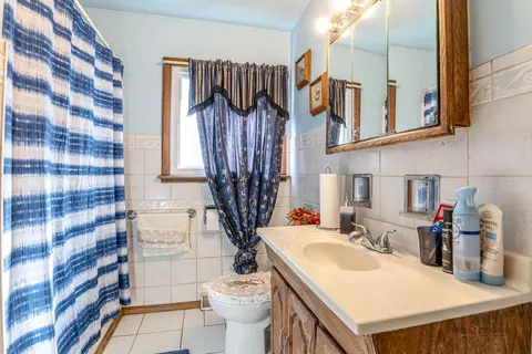 Bath - 908 E Central Rd, Mount Prospect, IL 60056 photo 2 of 2