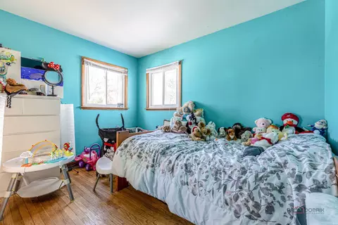 Bedroom - 908 E Central Rd, Mount Prospect, IL 60056 photo 2 of 3