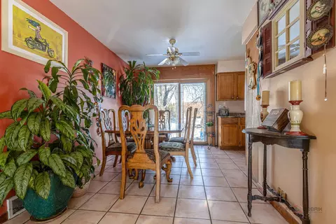 Dining - 908 E Central Rd, Mount Prospect, IL 60056 photo 1 of 2