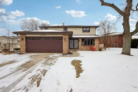 922 Dearborn Cir, Carol Stream, IL 60188
