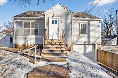 1336 Florence Ave, Clinton, IA 52732