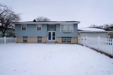 205 Edwards Dr, Normal, IL 61761 photo 2