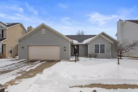309 Bluestem Dr, Savoy, IL 61874