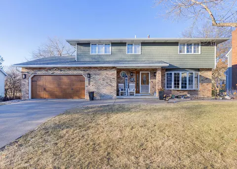 1680 Prairie Vista Cir, Bettendorf, IA 52722