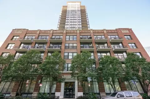 210 S Des Plaines St #707, Chicago, IL 60661