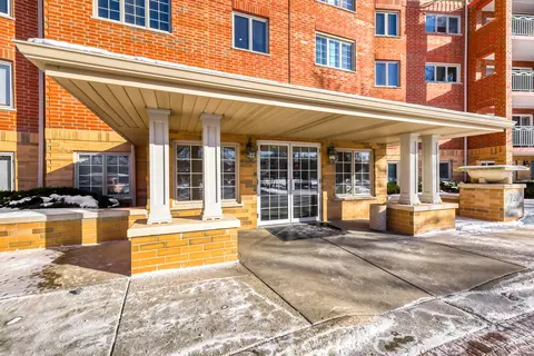 720 Creekside Dr #503, Mount Prospect, IL 60056