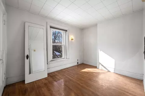 4254 N Hazel St, Chicago, IL 60613 photo 24