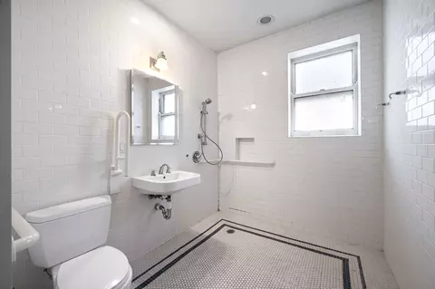 4254 N Hazel St, Chicago, IL 60613 photo 25