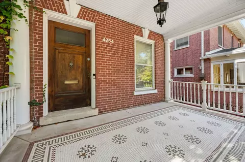 4254 N Hazel St, Chicago, IL 60613 photo 3