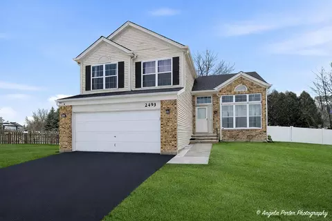 2493 N Orchard Ln, Round Lake Beach, IL 60073