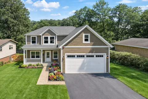 1127 Kenton Rd, Deerfield, IL 60015