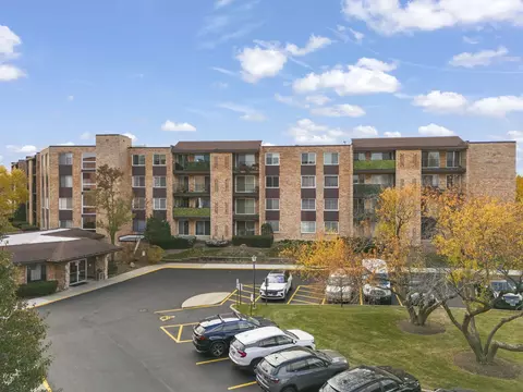 1101 S Hunt Club Dr #414, Mount Prospect, IL 60056