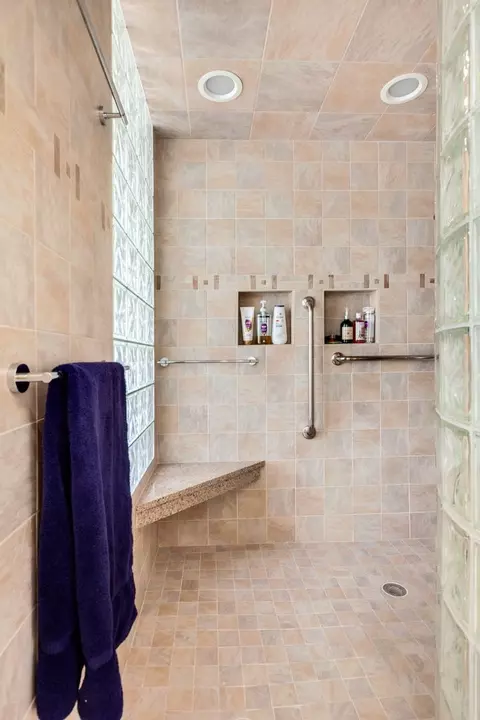 Undisclosed, Northbrook, IL 60062 photo 19