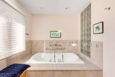 Undisclosed, Northbrook, IL 60062 photo 17