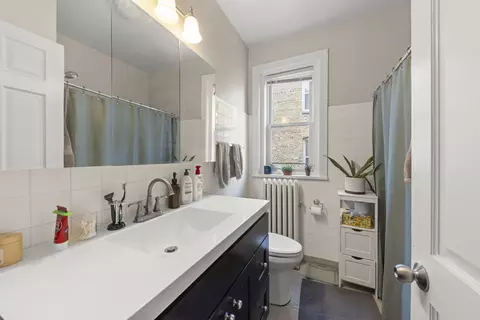 Bath - Undisclosed, Chicago, IL 60625 photo 2 of 3