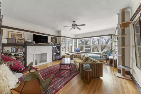 Living - Undisclosed, Chicago, IL 60625 photo 7 of 9
