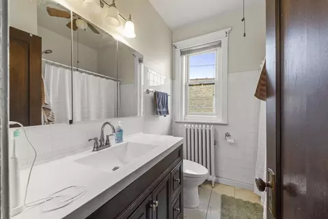Bath - Undisclosed, Chicago, IL 60625 photo 3 of 3