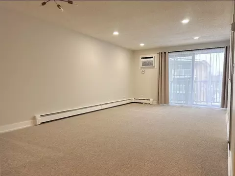 Living - 239 Gregory St #8, Aurora, IL 60504 photo 1 of 1