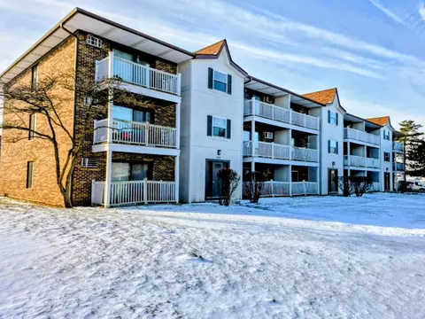 239 Gregory St #8, Aurora, IL 60504
