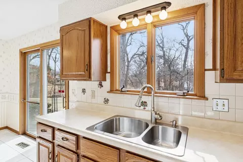Kitchen - 4610 34th Ave, Moline, IL 61265 photo 3 of 4