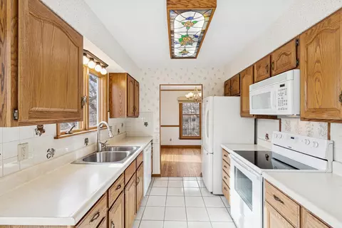 Kitchen - 4610 34th Ave, Moline, IL 61265 photo 2 of 4