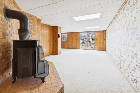 Living - 4610 34th Ave, Moline, IL 61265 photo 6 of 6