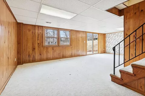 Living - 4610 34th Ave, Moline, IL 61265 photo 5 of 6