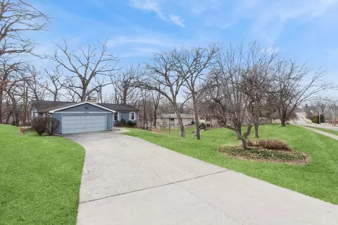 Exterior - 4610 34th Ave, Moline, IL 61265 photo 6 of 6