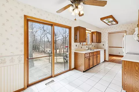 Kitchen - 4610 34th Ave, Moline, IL 61265 photo 4 of 4