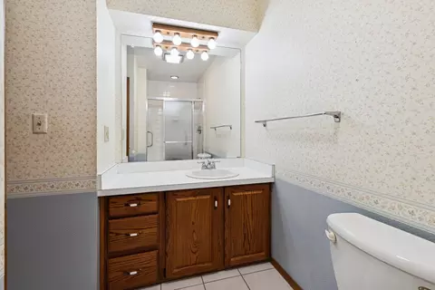 Bath - 4610 34th Ave, Moline, IL 61265 photo 1 of 4