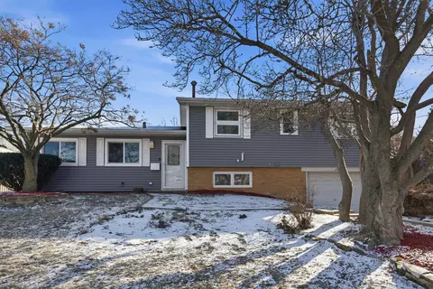 1519 Parklane Dr, Bettendorf, IA 52722