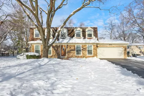 307 Leeds Ct, Naperville, IL 60565