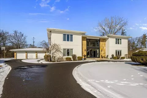 2045 Kipling Ct, Highland Park, IL 60035