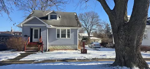 27 N Adams St, Westmont, IL 60559