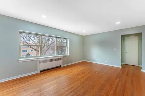 Living - 205 Custer Ave #2, Evanston, IL 60202 photo 2 of 4