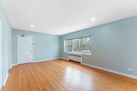 Living - 205 Custer Ave #2, Evanston, IL 60202 photo 4 of 4
