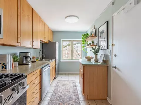 Kitchen - 205 Custer Ave #2, Evanston, IL 60202 photo 1 of 4