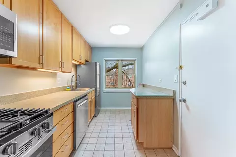 Kitchen - 205 Custer Ave #2, Evanston, IL 60202 photo 2 of 4