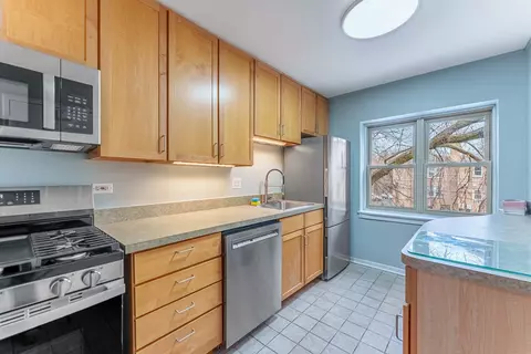 Kitchen - 205 Custer Ave #2, Evanston, IL 60202 photo 4 of 4