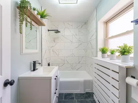 Bath - 205 Custer Ave #2, Evanston, IL 60202 photo 1 of 2