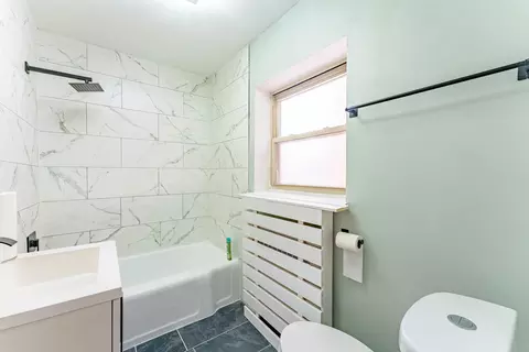 Bath - 205 Custer Ave #2, Evanston, IL 60202 photo 2 of 2