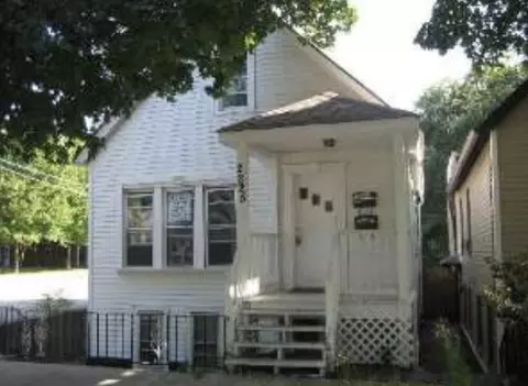 2225 W Oakdale Ave, Chicago, IL 60618