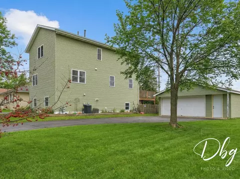 233 W Hawthorne Dr, Round Lake Beach, IL 60073