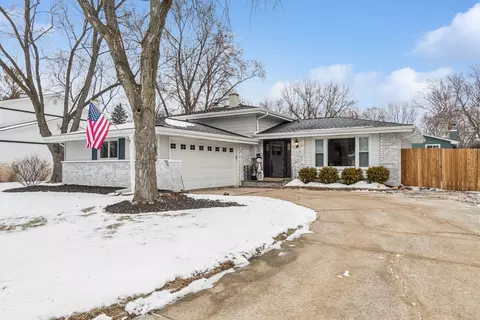 5 S715 Park Meadow Dr, Naperville, IL 60540